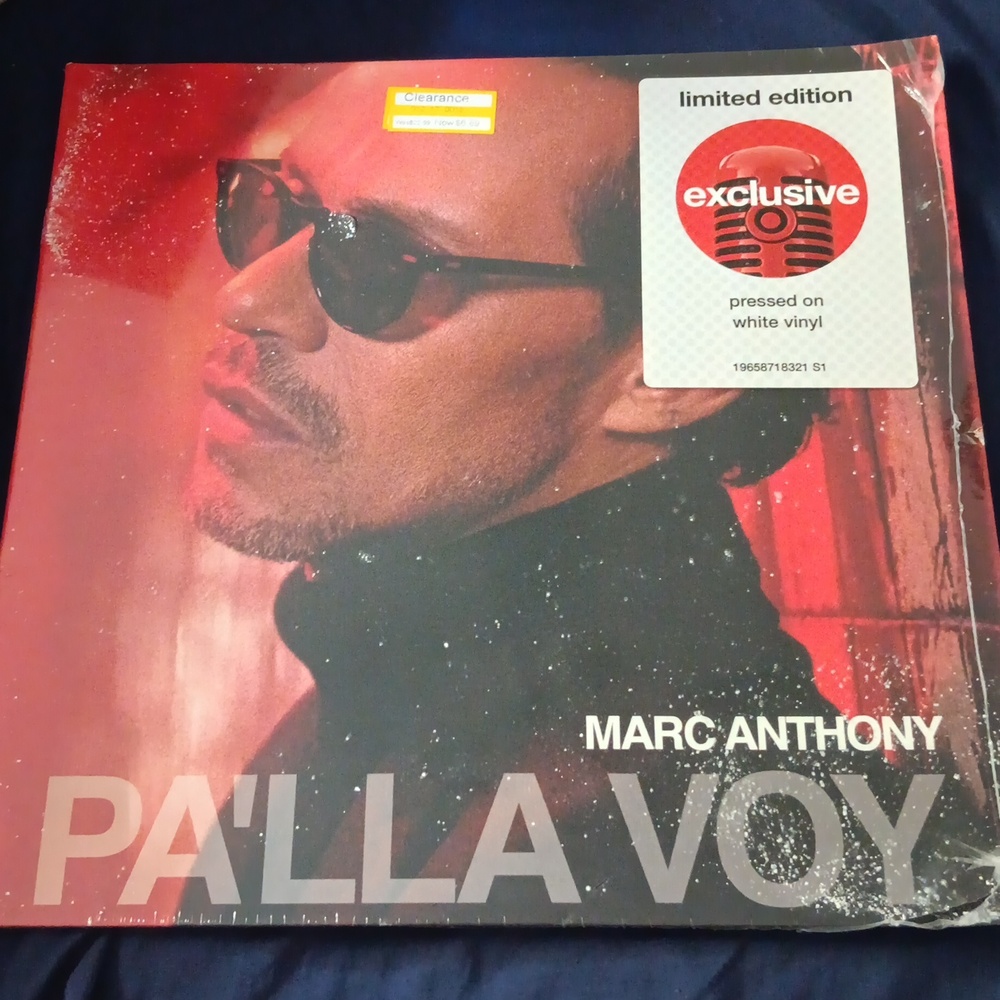 Palla Voy Marc Anthony Record Player